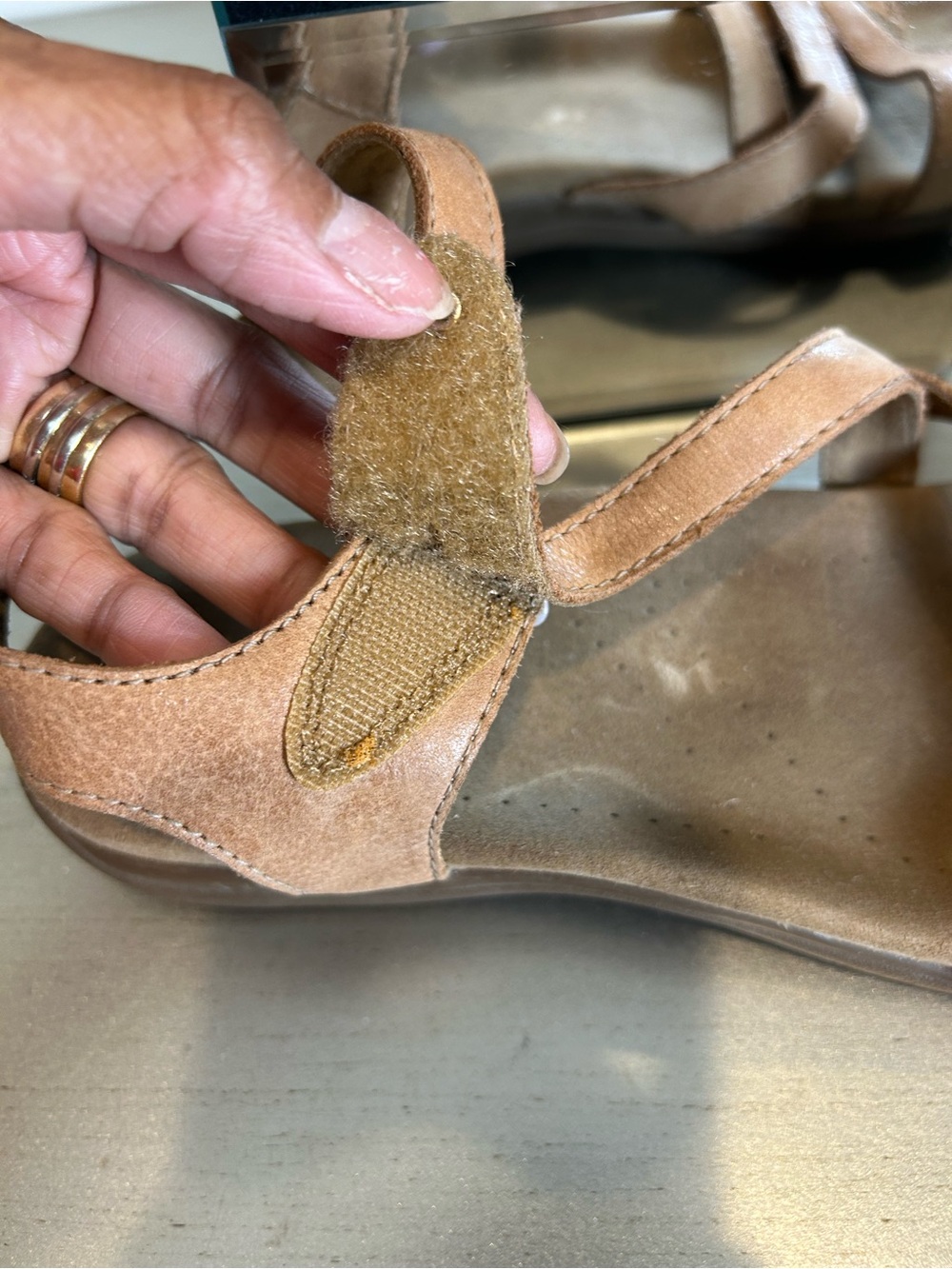Taos Earth Women's Tan Leather Adjustable Strap Sandals - Picture 3 of 7